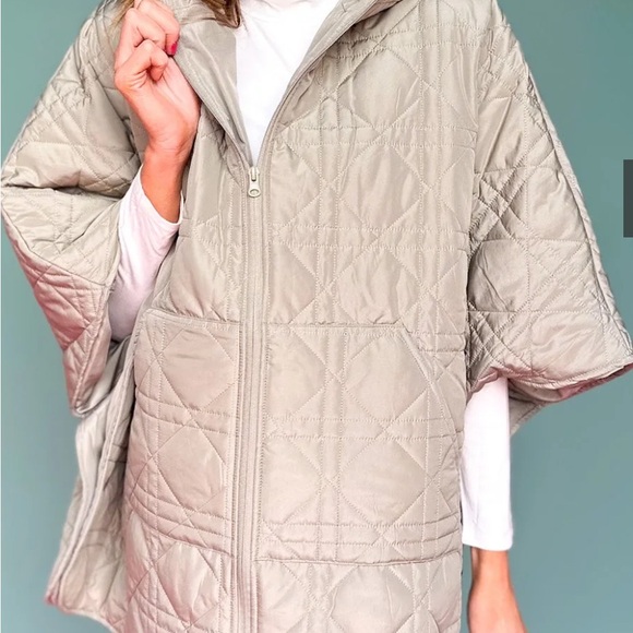 SSYS Jackets & Blazers - SSYS NWT Olive Puffer Cape Poncho